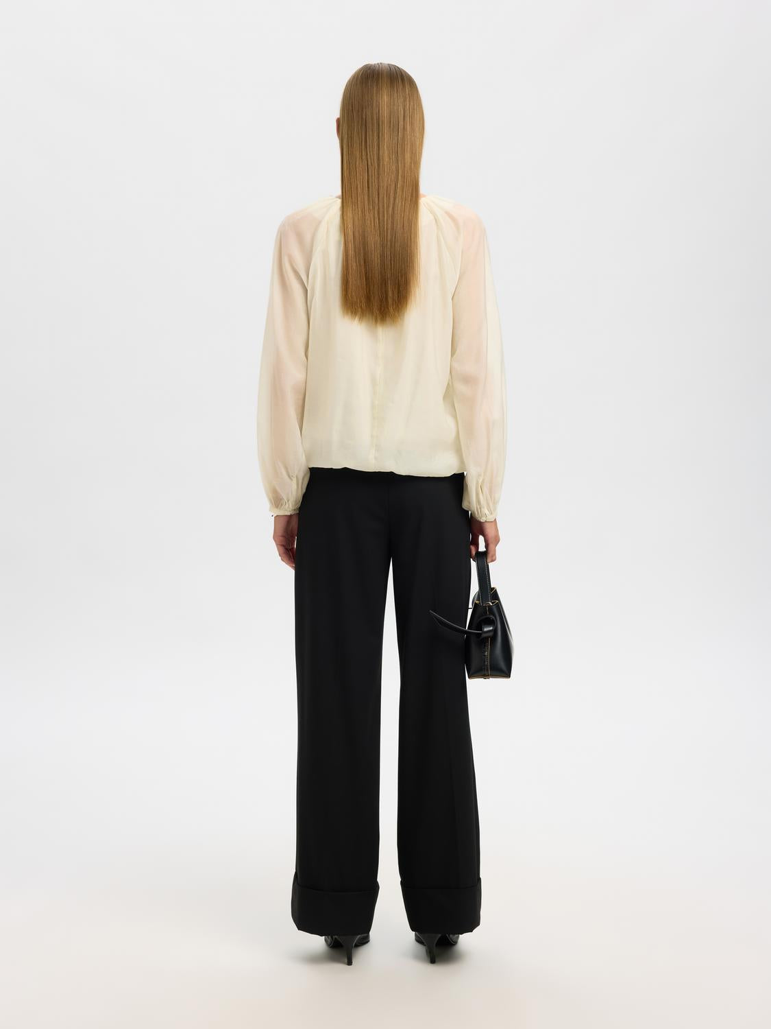 model_shot-back